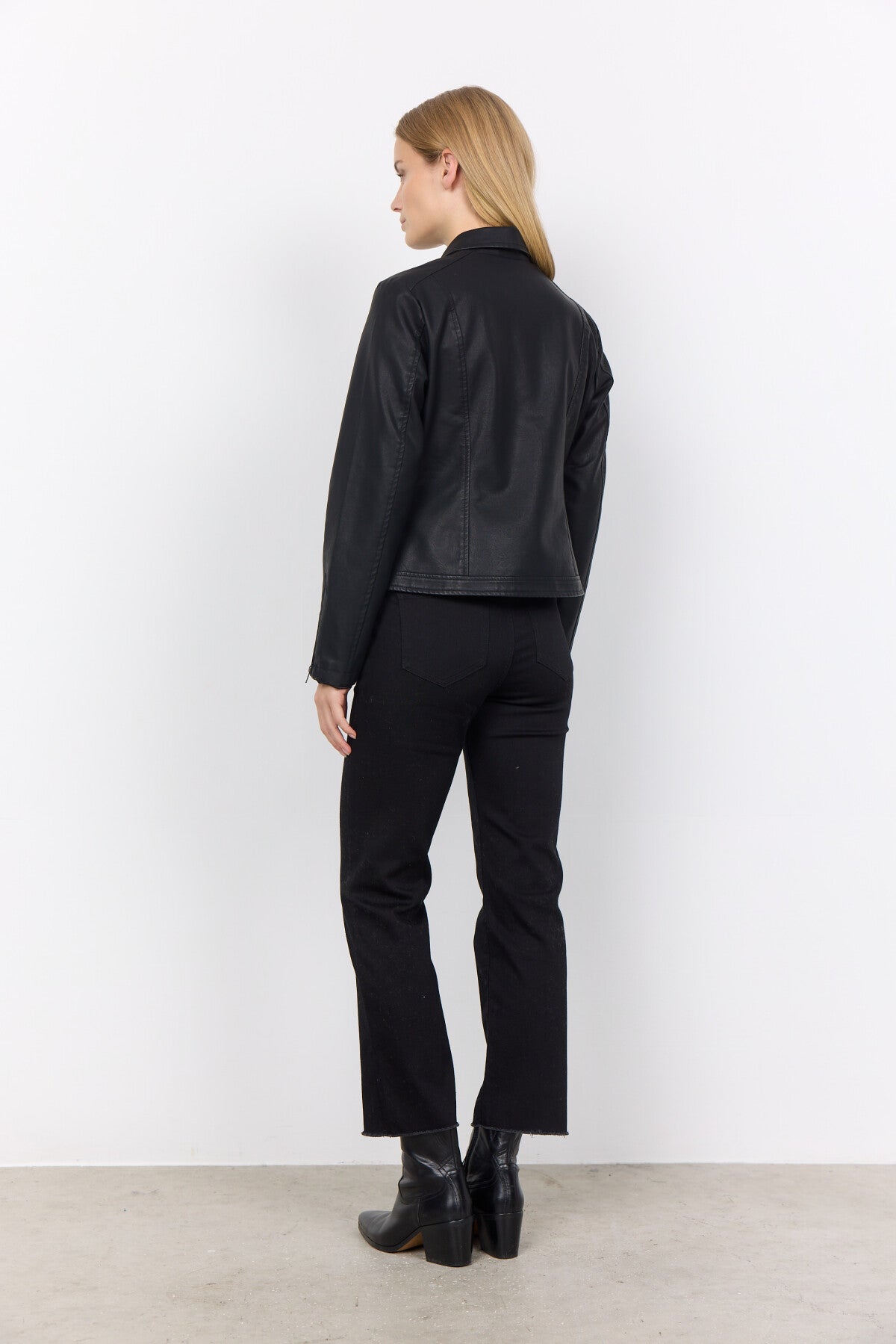 SC-GUNILLA 7 Jas Zwart