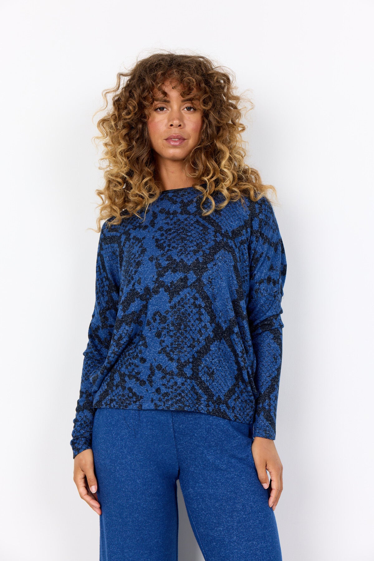 SC-BIARA AOP 145 Blouse Donkerblauw