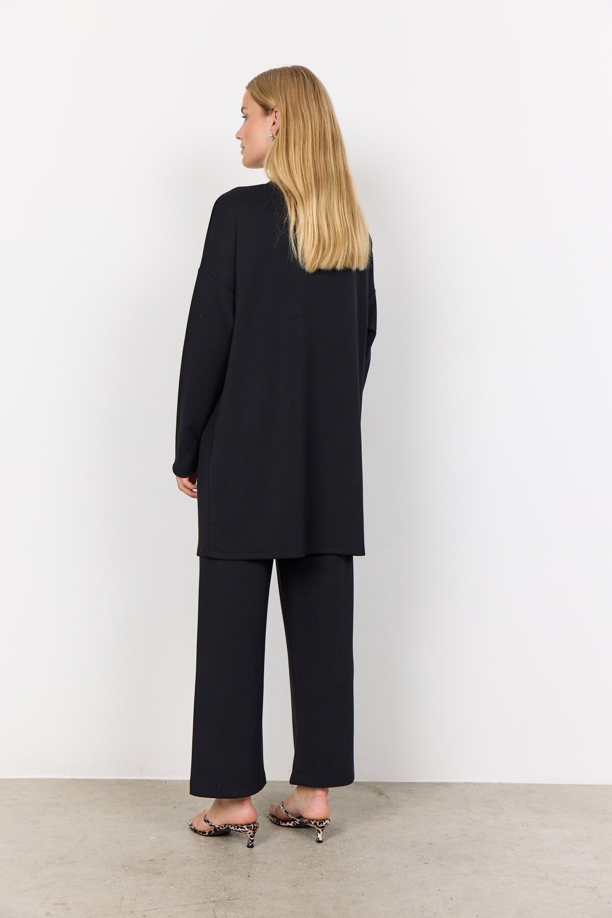 SC-BANU 221 Vest Zwart