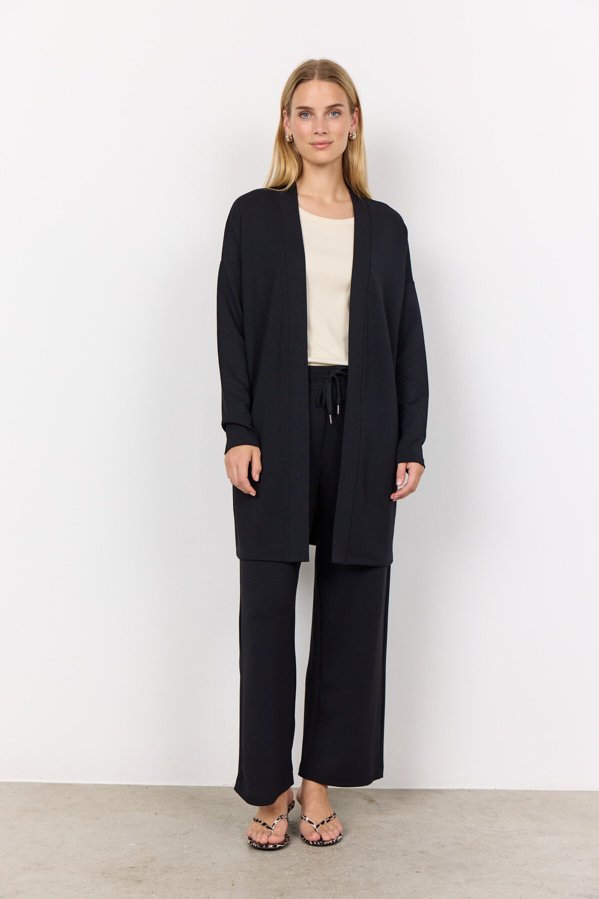 SC-BANU 221 Vest Zwart