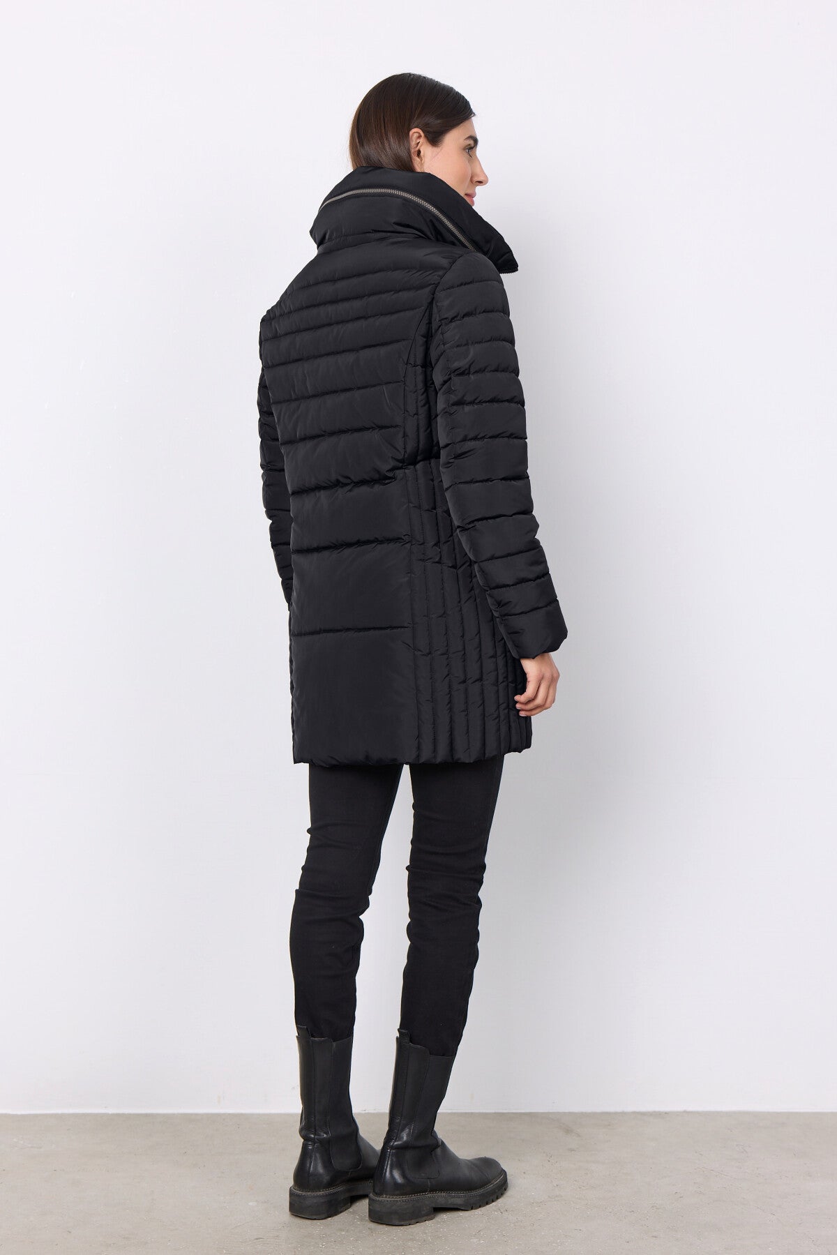 SC-NINA 1 Jas Zwart