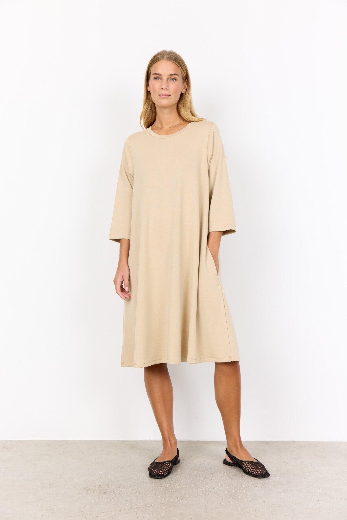 SC-BANU 155 Jurk Zand