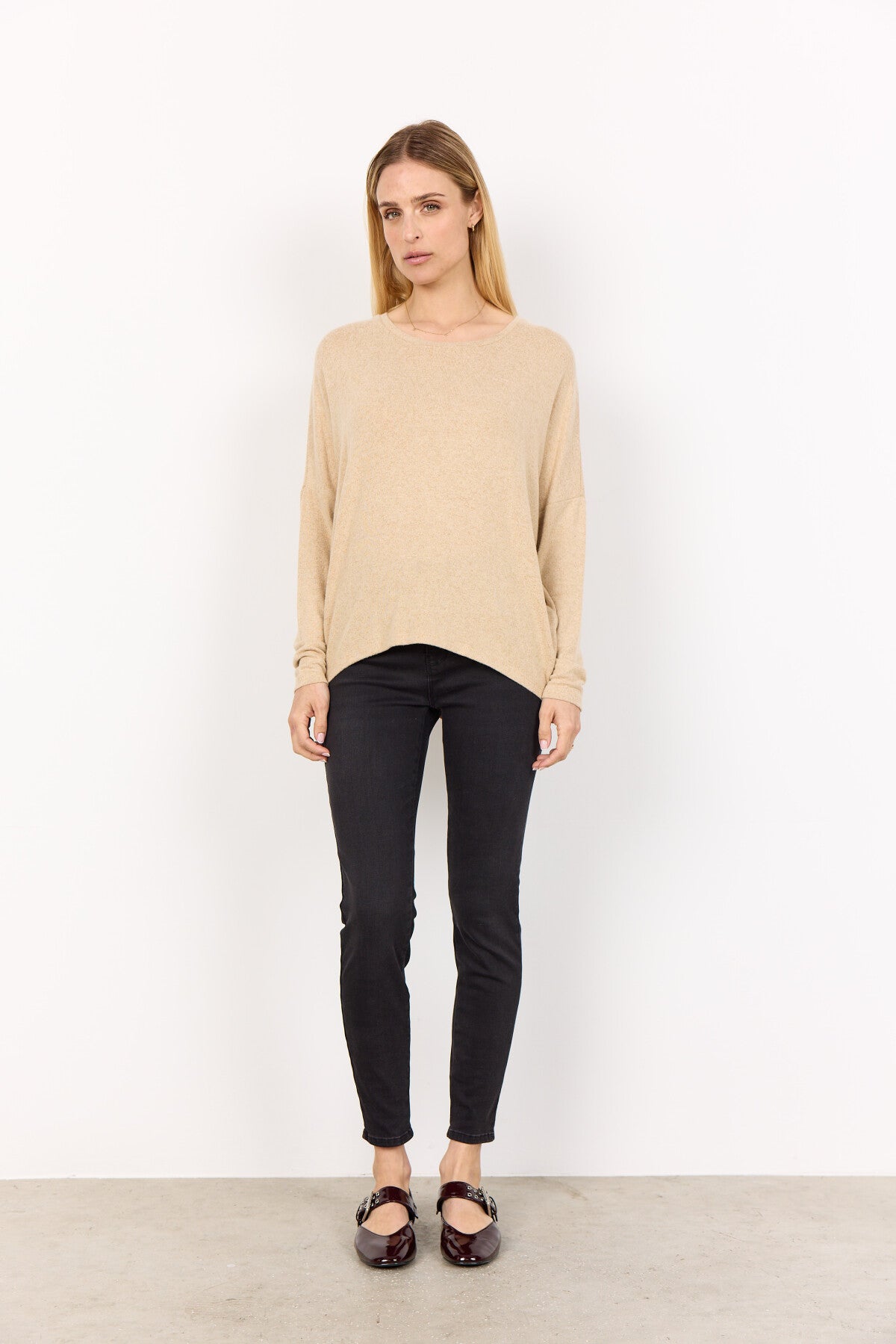 SC-BIARA 1 Blouse Zand