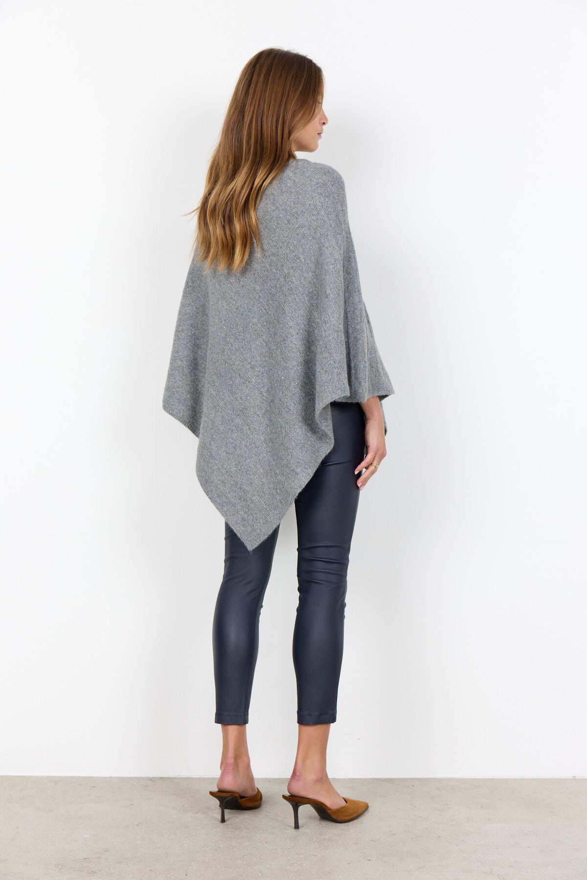 SC-AJNA 1 Poncho Grijs