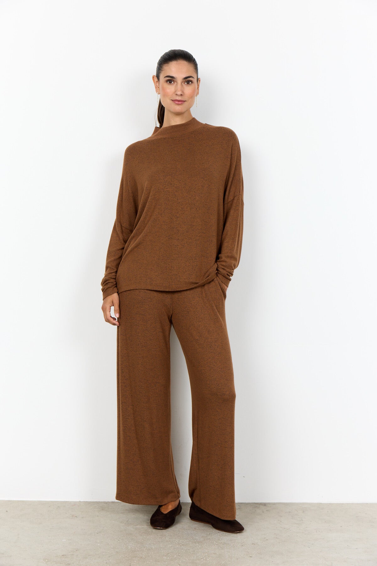 SC-BIARA 126 Blouse Bruin
