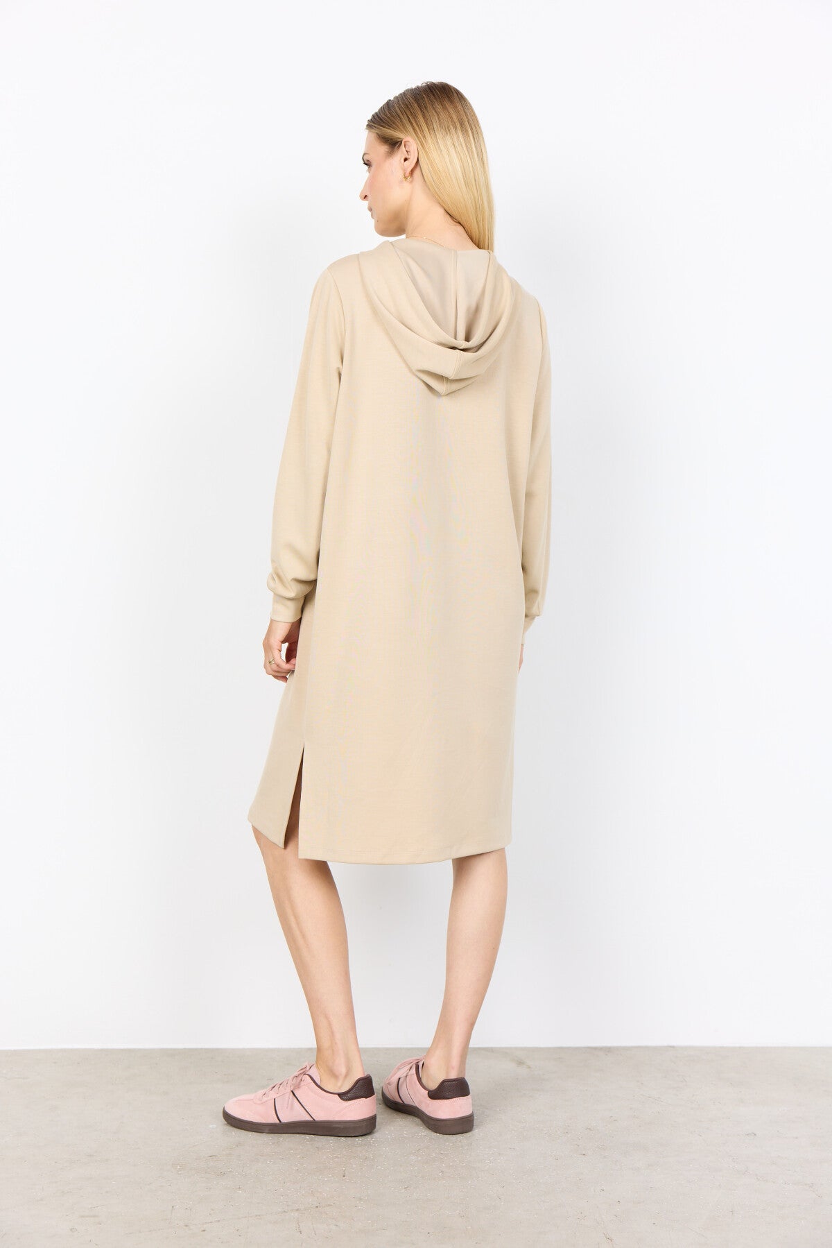 SC-BANU 259 Jurk Zand