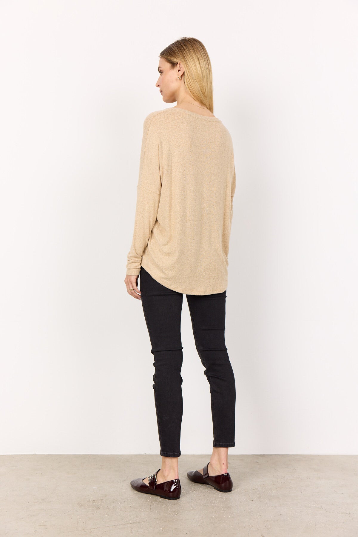 SC-BIARA 1 Blouse Zand