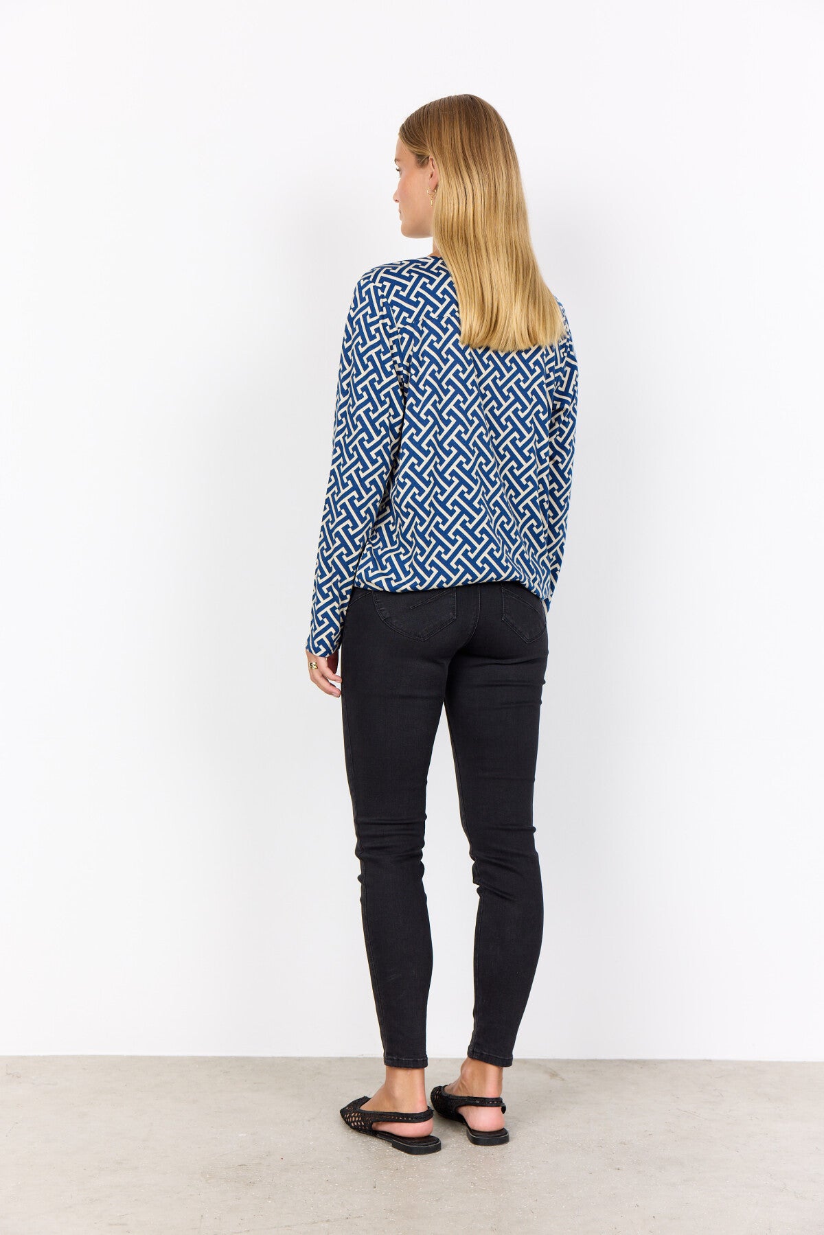 SC-FELICITY AOP 520 Blouse Donkerblauw
